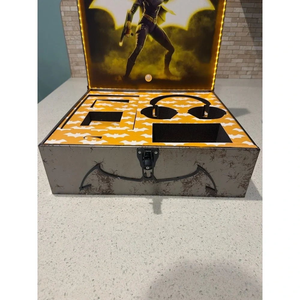 Gotham Knights Collector‎ Box Metallic Case Only Limited Edition